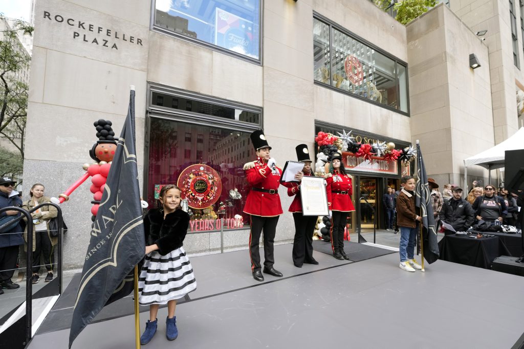 Iconic toy store FAO Schwarz reopens at Rockefeller Center – New